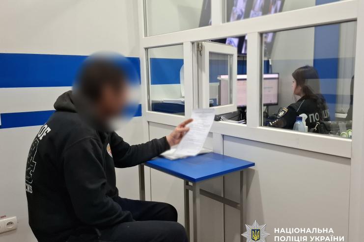Понад 20 ножових ударів під час застілля: на Одещині судитимуть чоловіка за вбивство односельця