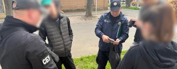 Через поля та гори до сусідніх країн: правоохоронці викрили двох жителів Одещини у незаконному переправленні військовозобов’язаних через державний кордон України