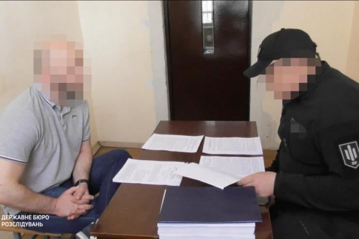 Екссуддю, який збив військового на блокпосту, підозрюють у квартирних махінаціях в Одесі та Києві