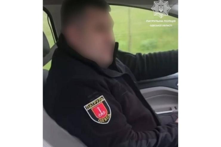 В Одесі чоловіка покарають за незаконне використання символіки поліції
