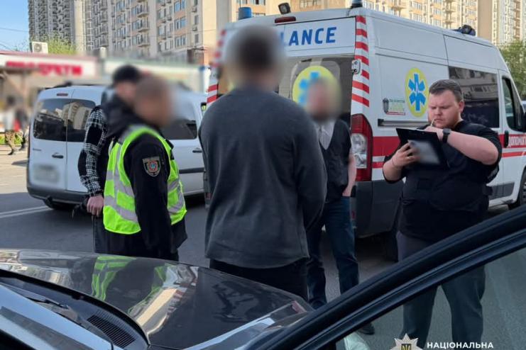 5 тис. доларів за «квиток» до сусідньої країни: одеські поліцейські припинили протиправну діяльність групи осіб, які сприяли незаконному переправленню військовозобов’язаних