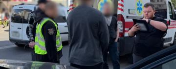 5 тис. доларів за «квиток» до сусідньої країни: одеські поліцейські припинили протиправну діяльність групи осіб, які сприяли незаконному переправленню військовозобов’язаних