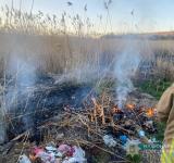 Правоохоронці закликають жителів Одещини не спалювати суху траву та сміття