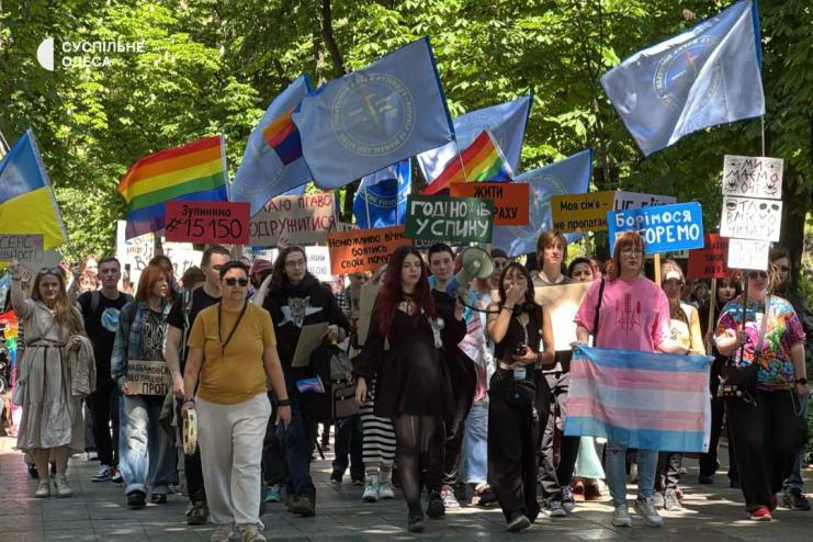 В Одесі одночасно пройшли Прайд-парад та акція прихильників традиційних цінностей