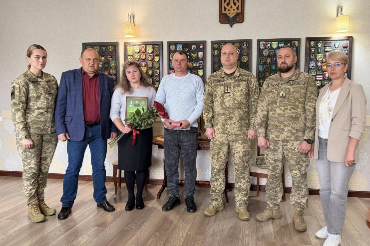 Батькам загиблого прикордонника з Одещини вручили державну нагороду сина