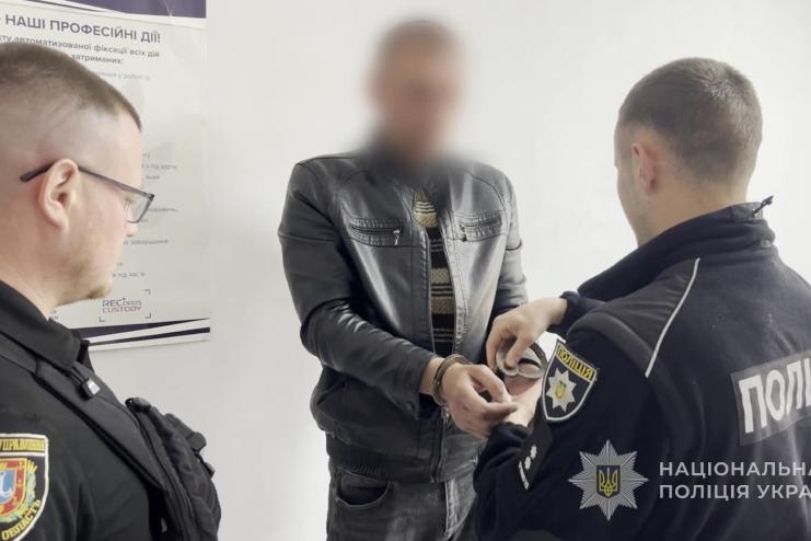 Побив до смерті й закопав у лісосмузі: на Одещині поліцейські затримали чоловіка за підозрою у вбивстві товариша