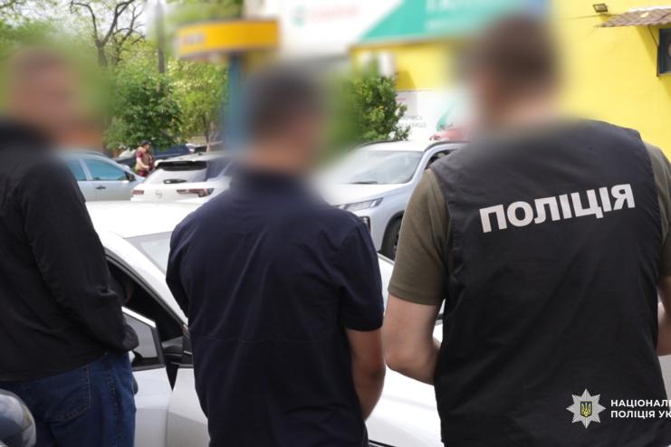 В Одесі затримали військовослужбовця, який обіцяв за 5000 доларів «зняти з розшуку» та оформити бронювання