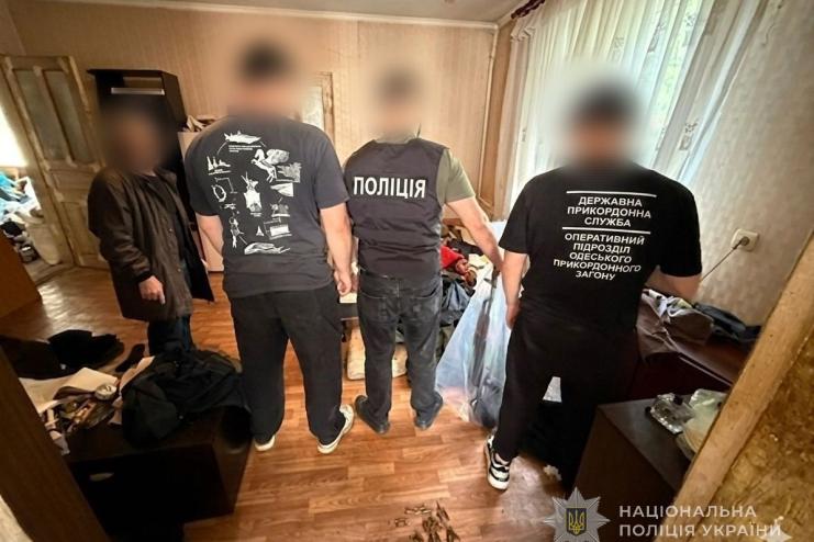 Зброя з передової та СЗЧ: на Одещині затримали військовослужбовця з небезпечним арсеналом