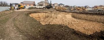 Схема на 5 гектарів: на Одещині чиновниця селищної ради допомогла забудовнику вкрасти землю