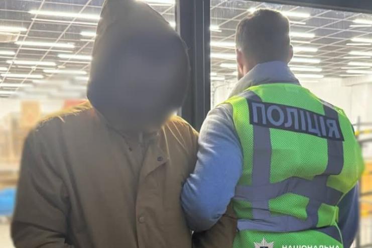 В Одесі судитимуть чоловіка, який намагався розповсюдити 145 посилок із психотропами по Україні