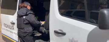 Вісім з половиною років позбавлення волі та конфіскація майна: в Одесі засуджено чоловіка за розбій на літню жінку