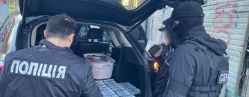 «Безпечна» служба та зняття з розшуку за $5000: в Одесі на хабарі затримали 54-річну жінку