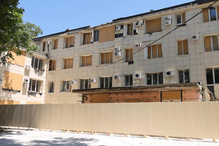 В Одесі відновлюють пологовий будинок № 5, будівля якого зазнала значних руйнувань під час ворожої атаки