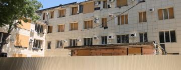 В Одесі відновлюють пологовий будинок № 5, будівля якого зазнала значних руйнувань під час ворожої атаки