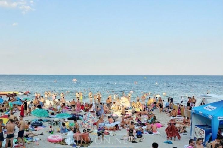 В Одесі рятувальники витягли з моря п’ятьох людей, яких віднесло течією