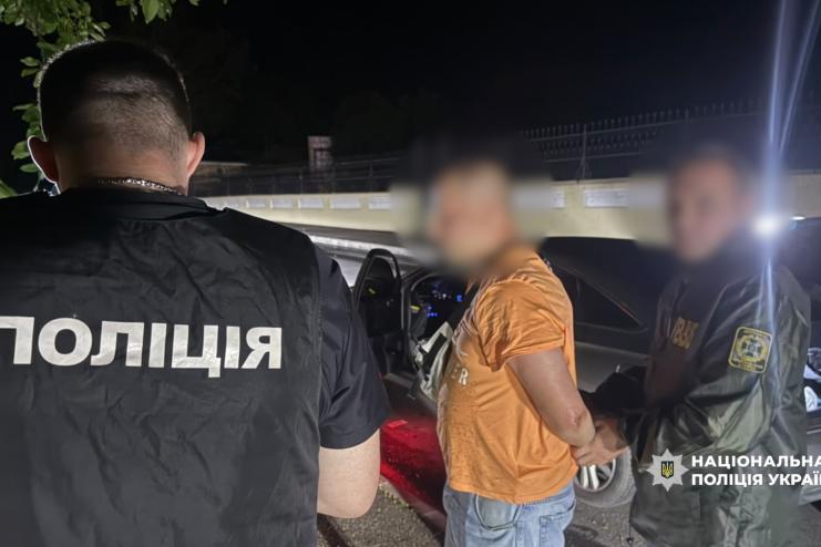 Сімейний бізнес у крюїнгу: на Одещині прикордонник із батьком вивезли за кордон 147 «псевдоморяків»