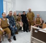 Президент в Одесі відвідав поранених захисників та нагородив бойових медиків