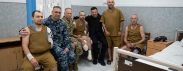 Президент в Одесі відвідав поранених захисників та нагородив бойових медиків