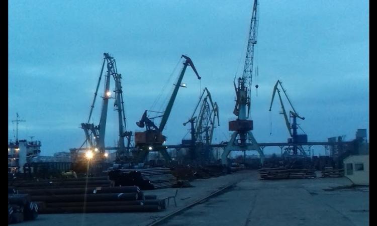 Загинули двоє людей: рф вдарила по порту в Миколаєві 