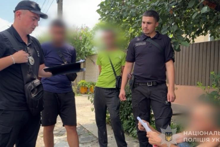 В Ізмаїлі затримали чоловіка, який до смерті побив знайомого та закопав його тіло на городі