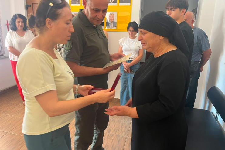 Матері полеглого Захисника Семена Демирова вручили посмертну відзнаку Міністерства оборони України
