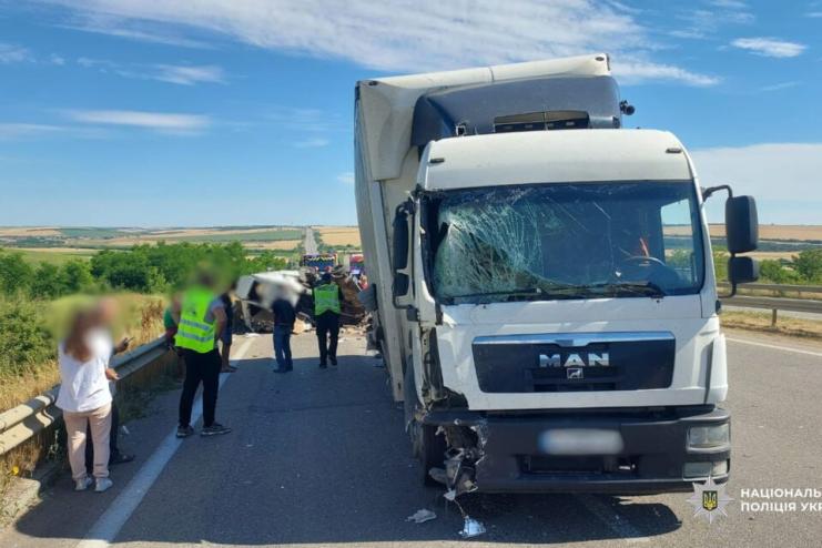 На Одещині слідчі повідомили про підозру водію вантажівки, який спричинив смертельну ДТП