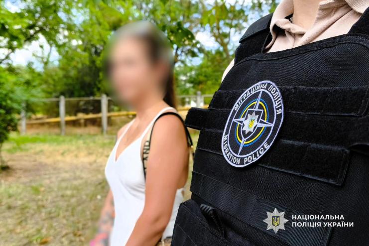 В Одесі затримали жінку, яку підозрюють у вербуванні українок для сексуальної експлуатації в Норвегії