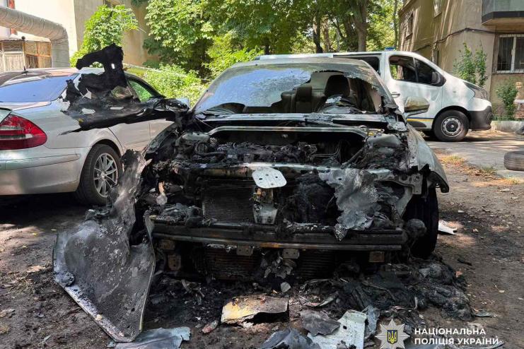В Одесі затримали 18-річного хлопця, який за гроші підпалив автомобіль преміумкласу