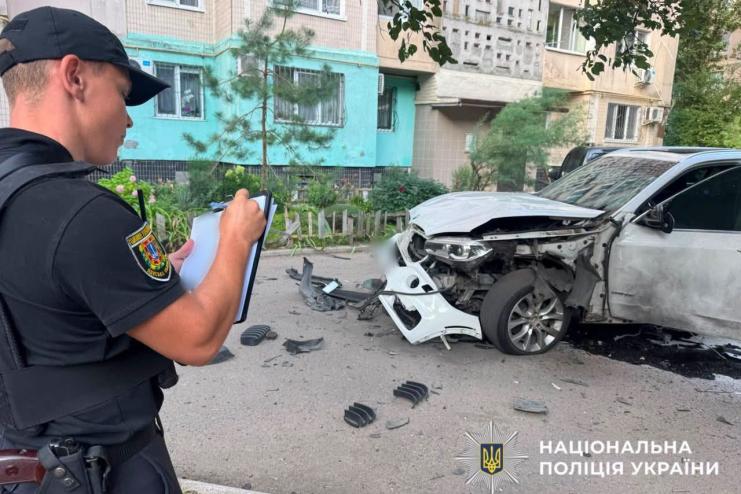 Поліцейські встановлюють обставини вибуху автівки в Одесі