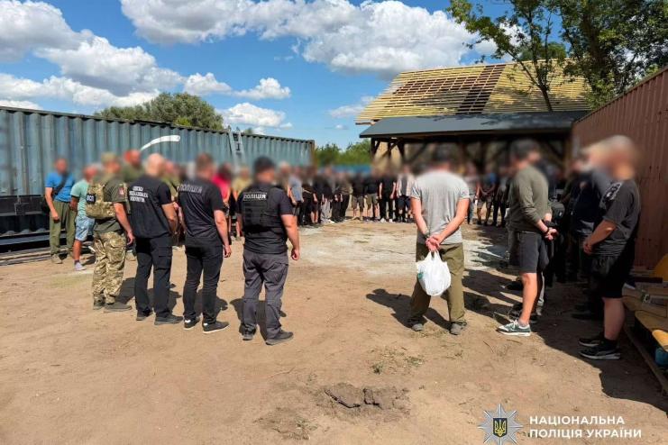В Одесі затримали командира військової частини, який залучав військових до будівництва власного будинку