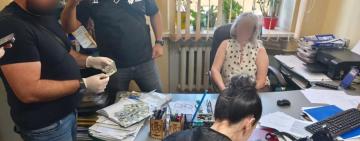 На Одещині чиновницю міськради підозрюють у вимаганні хабаря за дозвіл на встановлення МАФу