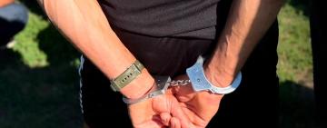 Одеські поліцейські затримали двох зловмисників, які скоїли розбійний напад на місцеве подружжя, видаючи себе за співробітників силової структури