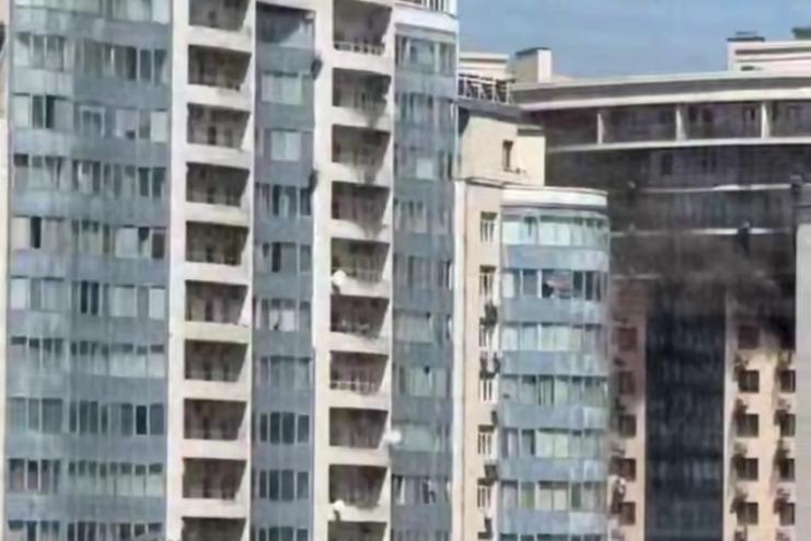 В Одесі внаслідок влучання у житловий будинок постраждав 18-річний хлопець