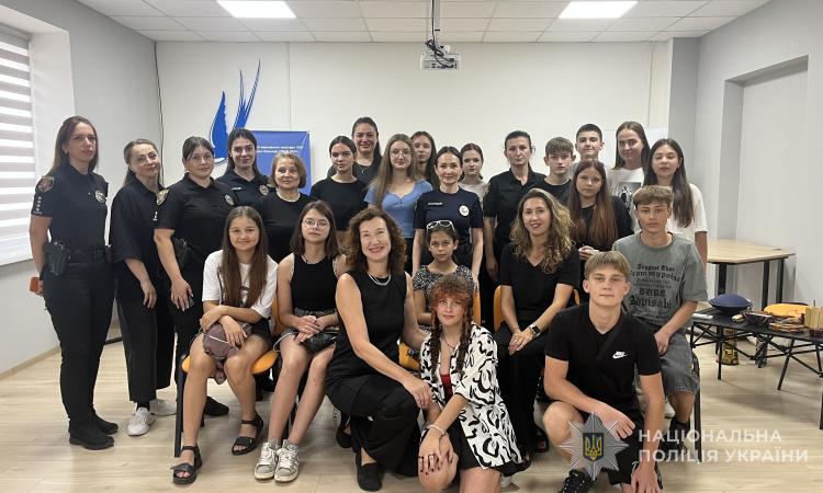 На Ізмаїльщині поліцейські провели для ліцеїстів інтерактивний захід із елементами імпровізації