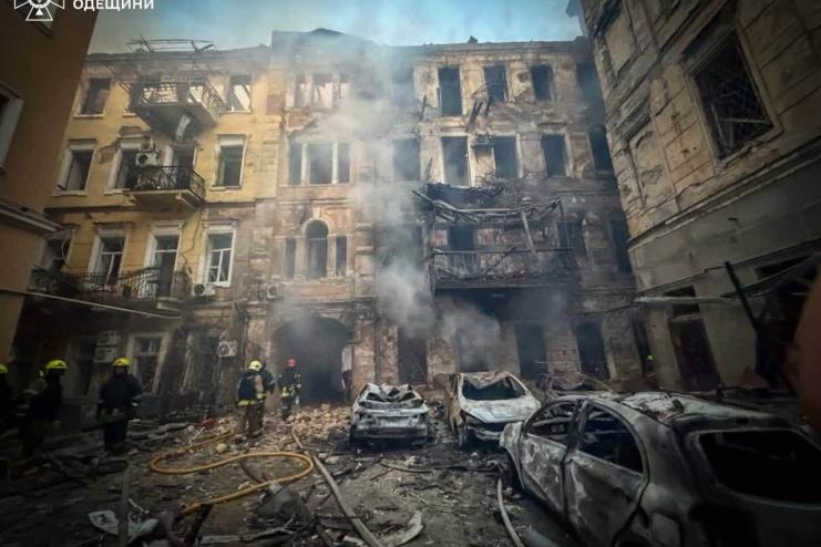 Масований обстріл Одещин: пошкоджено житлові будинки, 8 людей постраждали, на місцях працюють служби
