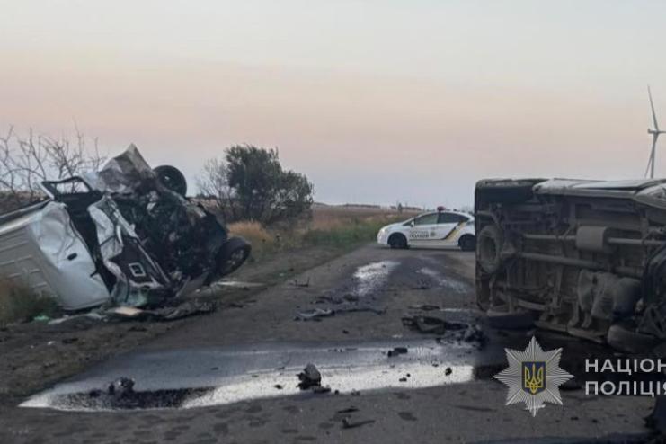 Потрійна автотроща на трасі Одеса-Миколаїв: троє загиблих, ще восьмеро людей у лікарні