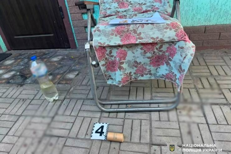 В Одесі чоловік підірвав піротехніку у дворі будинку та травмував сусідку: йому загрожує до 7 років ув’язнення