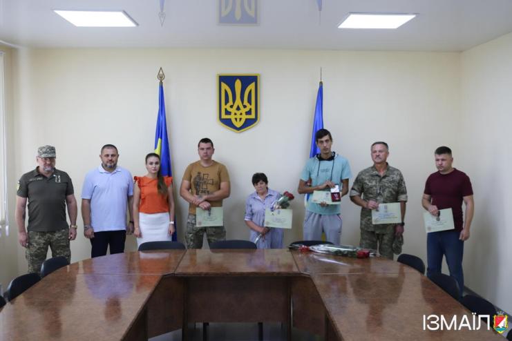 В Ізмаїлі військовослужбовцям та родинам Захисників вручили державні нагороди