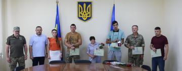 В Ізмаїлі військовослужбовцям та родинам Захисників вручили державні нагороди