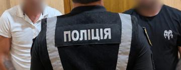 На Одещині четверо чоловіків увірвалися до будинку жінки, викрали її та погрожували собаками