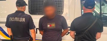 В Одесі іноземець пограбував чоловіка після дорожнього конфлікту: його взяли під варту