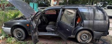 В Одесі чоловік підпалив чужий автомобіль у дворі багатоповерхівки