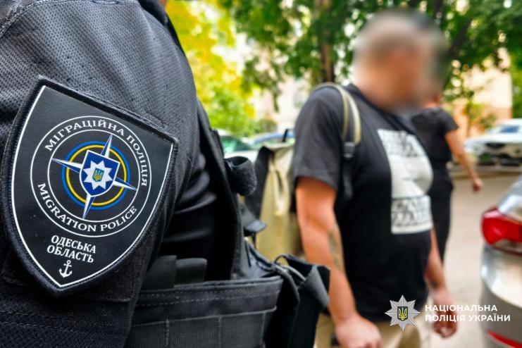 В Одесі поліція затримала 38-річного чоловіка за протиправні дії щодо малолітніх дітей 