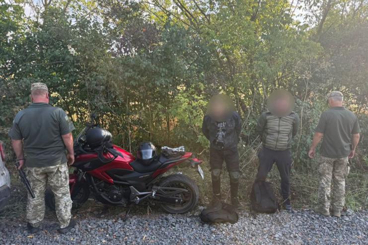На Одещині прикордонники затримали мотоцикліста, який намагався переправити втікача через кордон