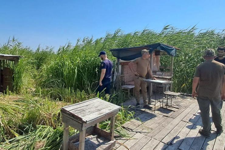 Береги Дністра звільняють від незаконних споруд: у Нижньодністровському нацпарку розпочали демонтаж