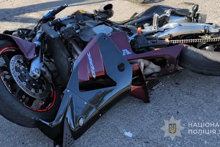 Смертельна автопригода в Кароліно-Бугазі: загинув мотоцикліст, травмовано 18-річну пасажирку