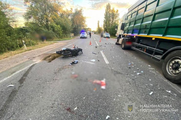 На Одещині мотоцикліст загинув у зіткненні з вантажівкою: поліція встановлює обставини ДТП