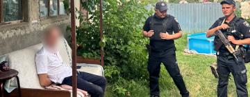 На Одещині затримали військового в СЗЧ, який поранив тещу з автомата та зберігав удома арсенал зброї
