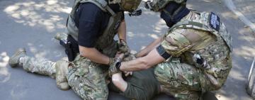 Тисячі доларів за видалення з бази «Оберіг»: на Одещині викрили двох працівників РТЦК та СП