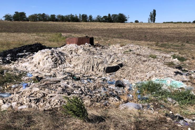 На Одещині залишки системи зрошення перетворилися на стихійне сміттєзвалище